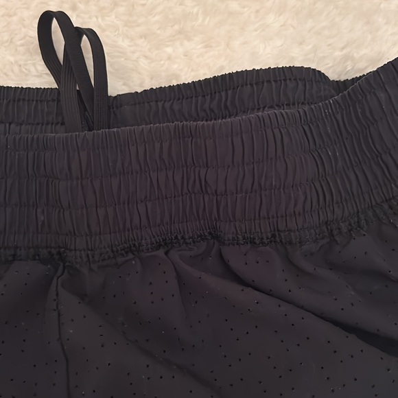 black athletic shorts - Picture 3 of 3